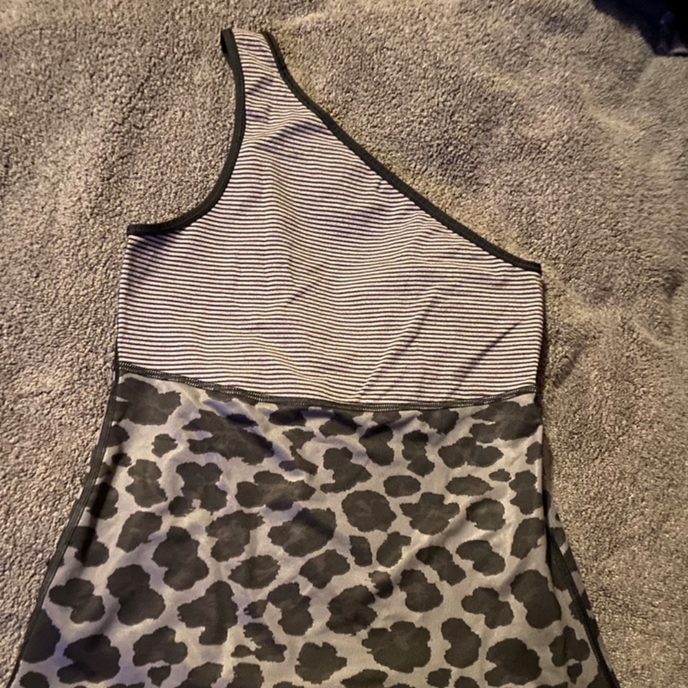Lululemon One soldier Tank top - Picture 3 of 4